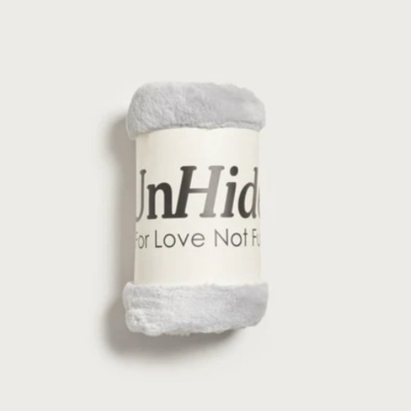 UnHide Small Charcoal Blanket NWT - Picture 9 of 9